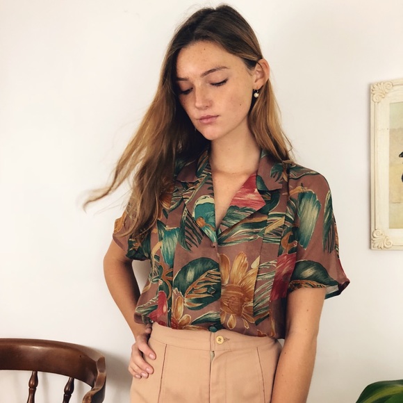 Pleated Rustic Paradise Top - Picture 3 of 8